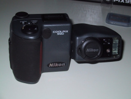 Nikon-990-Front