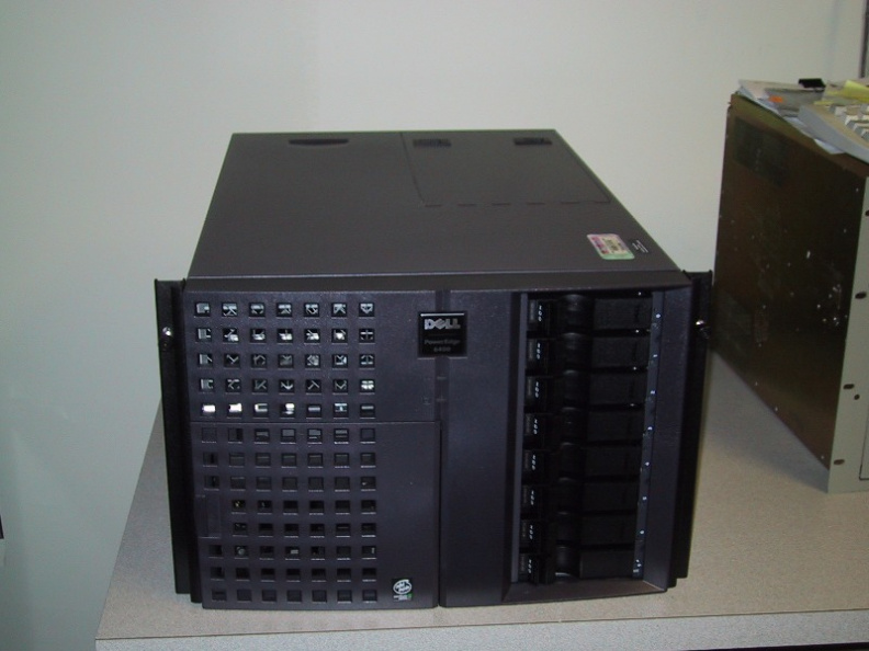 Dell-PowerEdge-6400-4.jpg